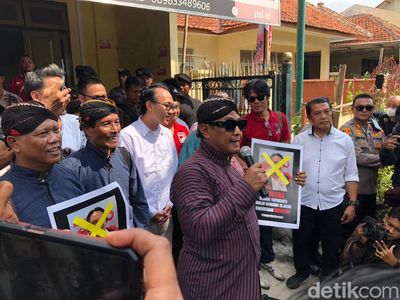 Potret Demo di DPW PSI DIY Buntut Ucapan Ade Armando soal Politik Dinasti DIY
