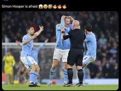 Ini adalah momen Haaland mengamuk ke ke wasit Simon Hooper. Foto: dok. Internet/X (Twitter)