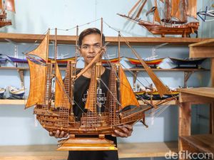 Miniatur Kapal Pong-pong Banyak Diburu Wisatawan Miniatur Kapal Pong-pong Banyak Diburu Wisatawan