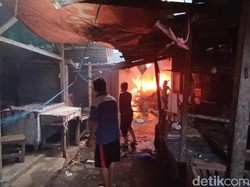 Api Terus Membara di Pasar Leces Probolinggo, 40 Lapak Ludes Terbakar