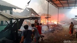 Pasar Leces Probolinggo Kebakaran, Pedagang Selamatkan Barang Dagangan