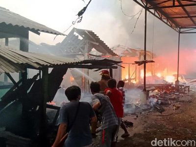 Pasar Leces Probolinggo Kebakaran, Pedagang Selamatkan Barang Dagangan