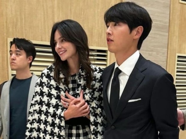 Potret Song Joong Ki dan Katy Louise/ Foto: allkpop.com Potret Song Joong Ki dan Katy Louise