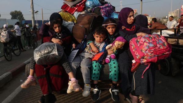 Potret Warga Palestina Mengungsi Akibat Serangan Terbaru Israel