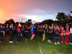 Momen Jokowi Menari Jai Bersama Warga NTT Usai Main Sepakbola