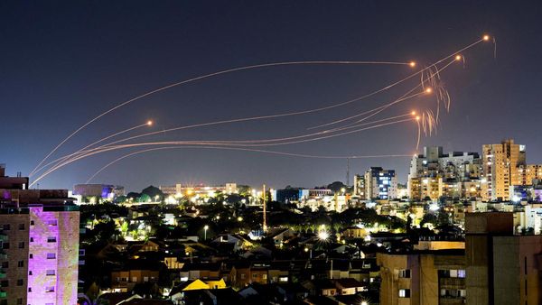 Roket Beterbangan Saat Israel-Hamas Kembali Saling Serang