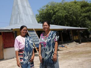 Eksistensi Tenun Sumba, Jadi Alat Barter hingga Dipakai Capres & Cawapres