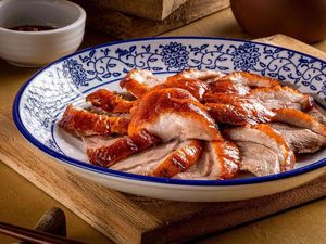 7 Restoran Bebek Peking di Jakarta, Ada Saus Black Pepper hingga Hoisin