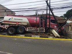 Polisi Sebut Ibu-Anak Hampir Tertabrak Truk Tangki Pertamina di Pandeglang