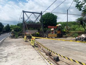 Tali Sling Jembatan Putus, Vihara Amurva Bumi Gianyar Tutup Sementara Tali Sling Jembatan Putus, Vihara Amurva Bumi Gianyar Tutup Sementara