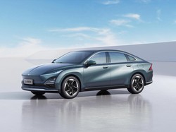 Wuling Starlight Diperkenalkan, Harga Mulai Rp 200 Jutaan