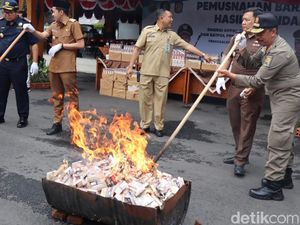1,3 Juta Batang Rokok Ilegal Senilai Rp 659 Juta Dimusnahkan 1,3 Juta Batang Rokok Ilegal Senilai Rp 659 Juta Dimusnahkan