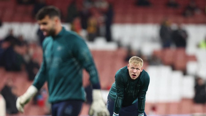 Soccer Football - Champions League - Group B - Arsenal v RC Lens - Emirates Stadium, London, Britain - November 29, 2023 Arsenals Aaron Ramsdale during the warm up before the match REUTERS/David Klein