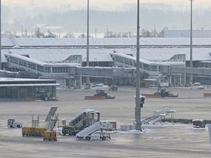 Bandara Munich Tertutup Salju, Penerbangan Dibatalkan Bandara Munich Tertutup Salju, Penerbangan Dibatalkan