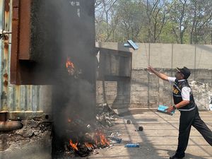 Bea Cukai Musnahkan Miras dan Rokok Ilegal Senilai Rp 9,8 M!