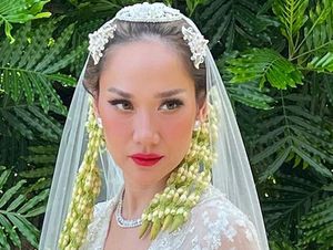 7 Foto Bunga Citra Lestari Jadi Pengantin Jawa Tanpa Paes 7 Foto Bunga Citra Lestari Jadi Pengantin Jawa Tanpa Paes