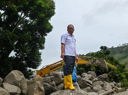 Tudingan Bupati Humbahas Aparat Bekingi Illegal Logging Sebabkan Banjir Bandang