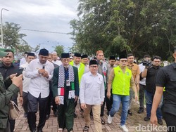 Ziarah ke Makam Syiah Kuala di Aceh, Cak Imin Disambut Tradisi Peusijuek