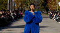 Foto: Debut Cardi B Jadi Model Balenciaga, Nyentrik Pakai Mantel Bulu