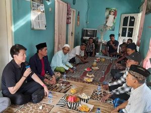 Terbiasa Bantu Warga Banyuwangi, Sosok Ini Kerap Disebut DPR Swasta Terbiasa Bantu Warga Banyuwangi, Sosok Ini Kerap Disebut DPR Swasta