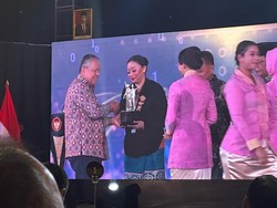 DANA Raih Penghargaan Non-Bank Terbaik untuk Performa QRIS dari BI