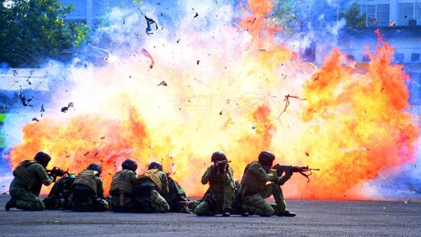 Demontrasi Serangan Kilat Prajurit Brigif 2 Marinir