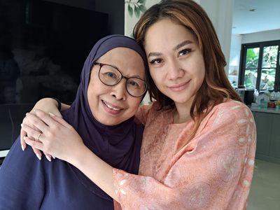 8 Foto Ibu Ashraf Sinclair yang Restui BCL Nikah, Disebut Mertua Idaman