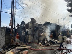 Diduga Korsleting Listrik, Lapak Besi Tua di Depok Kebakaran