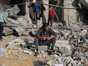 Israel Serang Sekolah di Gaza Malam-malam, Beberapa Orang Tewas Israel Serang Sekolah di Gaza Malam-malam, Beberapa Orang Tewas