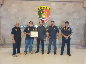 Mantan Bupati Gianyar Mahayastra Dilaporkan LSM Garda Tipikor Mantan Bupati Gianyar Mahayastra Dilaporkan LSM Garda Tipikor