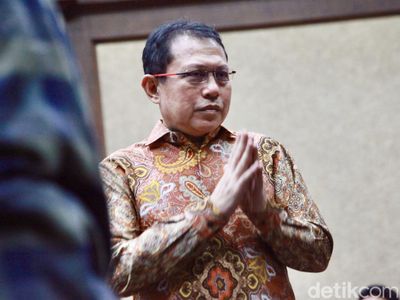 Ekspresi Hasbi Hasan Didakwa Terima Suap Rp 11,2 M Kasus Pengurusan Perkara