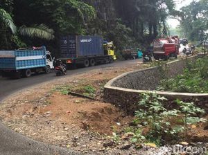 Jalan Poros Maros-Bone di Camba Macet 2 Km Hari Ini gegara Material Proyek