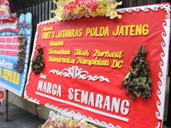 Panen Karangan Bunga Usai Polda Jateng Tangkap 8 Debt Collector