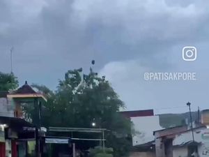 Viral Bocah Teriak Allah Menyayat Hati Saat Banjir di Sukolilo Pati Viral Bocah Teriak Allah Menyayat Hati Saat Banjir di Sukolilo Pati