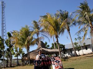 Berkah Merdeka Sinyal Bagi Pelaku Usaha Busana Tenun Sumba