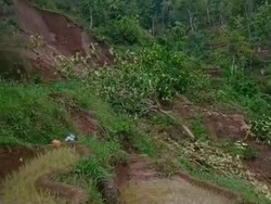 1 Warga Tertimbun Longsor di Kismantoro Wonogiri, Pencarian Dilakukan Manual