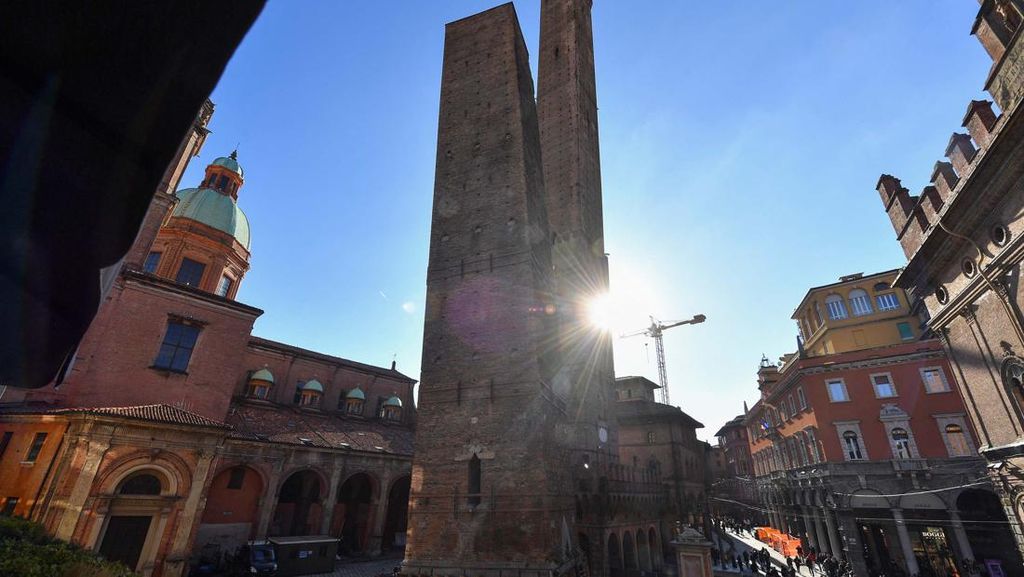 Nasib Miris Ikonnya Kota Bologna, Makin Hari Makin Miring Nasib Miris Ikonnya Kota Bologna, Makin Hari Makin Miring