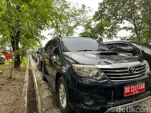Pemprov Sulsel Jual 15 Mobil Dinas Lewat Lelang, Fortuner Laku Rp 206 Juta Pemprov Sulsel Jual 15 Mobil Dinas Lewat Lelang, Fortuner Laku Rp 206 Juta