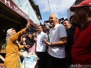 Momen Ganjar Blusukan ke Pasar Baru Balikpapan Momen Ganjar Blusukan ke Pasar Baru Balikpapan