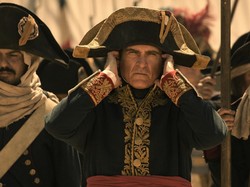 Review Napoleon: Ambisi Orang Kerdil