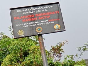 Ada Papan Larangan ke Puncak Gunung Marapi: Sangat Berbahaya!