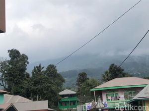 Gunung Marapi Sumbar Saat Ini Tertutup Awan Tebal, Erupsi Masih Berlangsung