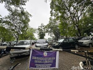 Niat Pemprov Sulsel Raup Cuan dari Jualan Mobil Dinas, Sayang Sepi Peminat Niat Pemprov Sulsel Raup Cuan dari Jualan Mobil Dinas, Sayang Sepi Peminat