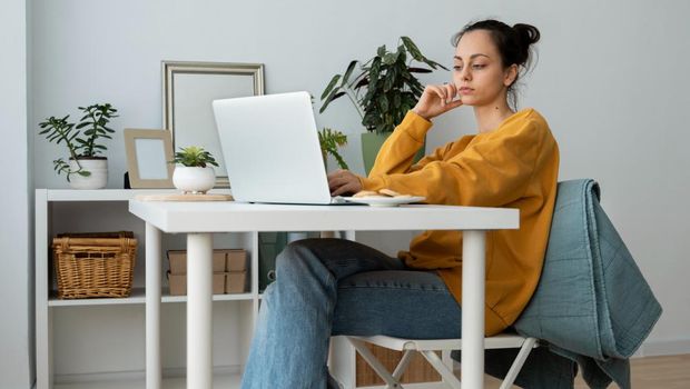 Posisi Duduk Posisi duduk saat kerja.