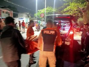 Pemotor Mabuk Tewas Seketika Usai Tabrak Truk di Surabaya