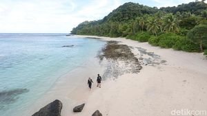 Keindahan Pulau Senoa di Kepulauan Riau
