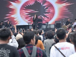 Gandeng Dewa 19, Prabu Bidik Suara Prabowo-Gibran di Lampung