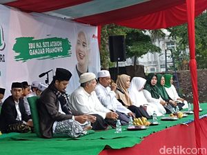 Pimpinan Ponpes Cipasung Tasikmalaya Doakan Ganjar Jadi Presiden 2024 Pimpinan Ponpes Cipasung Tasikmalaya Doakan Ganjar Jadi Presiden 2024