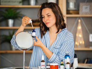 Retinol atau Moisturizer Dulu? Ini Urutan Skincare Agar Kulit Glowing Retinol atau Moisturizer Dulu? Ini Urutan Skincare Agar Kulit Glowing
