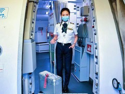 Kisah Wanita yang Disebut Pilot Tercantik, Dulu Pernah Jadi Member Girlband